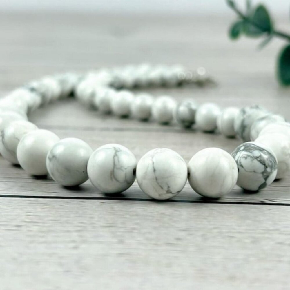 White Howlite Bead Necklace - Picture 4 of 7